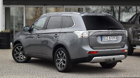 Mitsubishi Outlander III  (150KM) - 59 900  PLN, 2015 - Sady - wyprzedaż | Autoria.pl