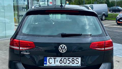 Volkswagen Passat B8  (150KM) -  125 000  PLN, 2018 - Bydgoszcz - wyprzedaż | Autoria.pl