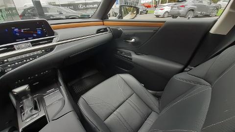 Lexus ES (197KM) -  249 900  PLN, 2020 - Kraków - wyprzedaż | Autoria.pl