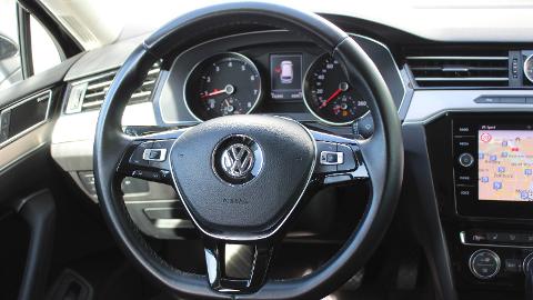 Volkswagen Passat B8  (220KM) - 89 900  PLN, 2017 - Warszawa - wyprzedaż | Autoria.pl