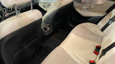 Mercedes-Benz Klasa C W205  (136KM) - 79 900  PLN, 2015 - Poznań - wyprzedaż | Autoria.pl