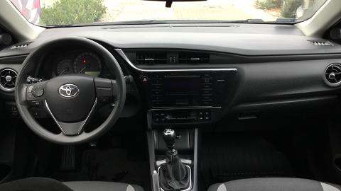 Toyota Auris II  (132KM) - 49 900  PLN, 2015 - Konin - wyprzedaż | Autoria.pl