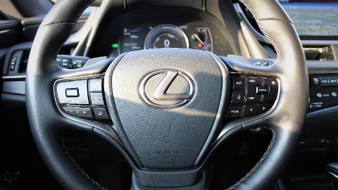 Lexus ES (178KM) -  204 900  PLN, 2020 - Warszawa - wyprzedaż | Autoria.pl