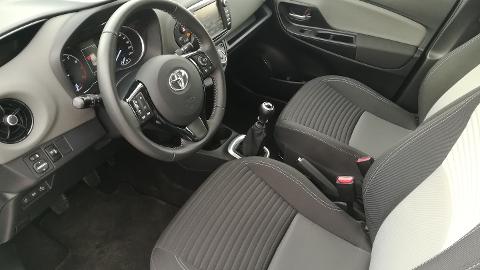 Toyota Yaris III  (111KM) - 63 900  PLN, 2019 - Białystok - wyprzedaż | Autoria.pl