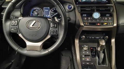 Lexus NX (197KM) - 1 775  PLN, 2019 - Kraków - wyprzedaż | Autoria.pl