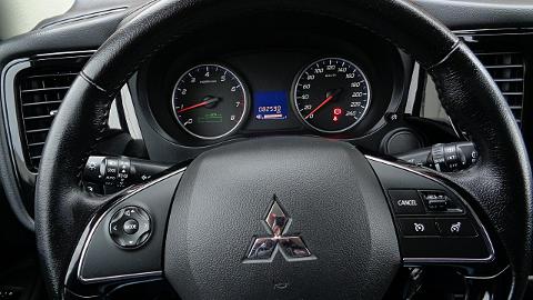 Mitsubishi Outlander III  (150KM) - 67 900  PLN, 2016 - Rydułtowy - wyprzedaż | Autoria.pl