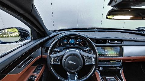 Jaguar XF 2.0 i4D AWD Portfolio (241KM) -  149 900  PLN, 2017 - Łódź - wyprzedaż | Autoria.pl