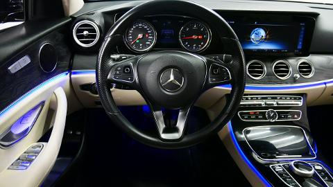 Mercedes-Benz Klasa E W213  (194KM) -  145 900  PLN, 2018 - Długołęka - wyprzedaż | Autoria.pl