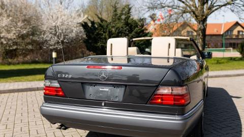 Mercedes-Benz Klasa E W124  (220KM) -  119 900  PLN, 1995 - Koszalin - wyprzedaż | Autoria.pl