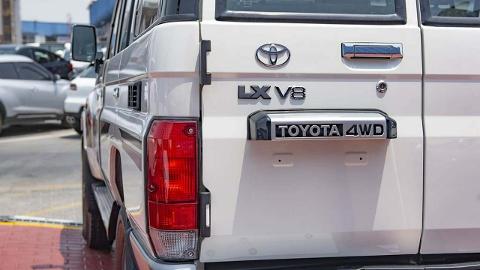 Toyota Land Cruiser I  (131KM) -  186 300  PLN, 2023 - Mikołów - wyprzedaż | Autoria.pl