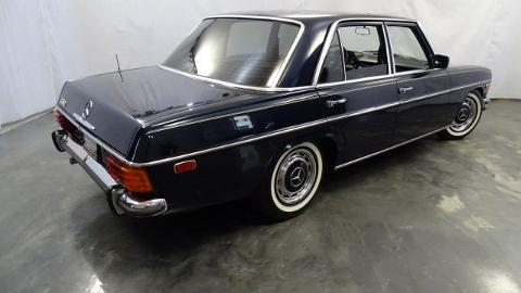 Mercedes-Benz W114 (94KM) - 42 900  PLN, 1976 - Mikołów - wyprzedaż | Autoria.pl