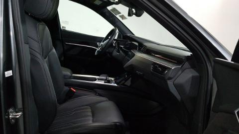 Audi e-tron (408KM) -  153 900  PLN, 2019 - Katowice - wyprzedaż | Autoria.pl