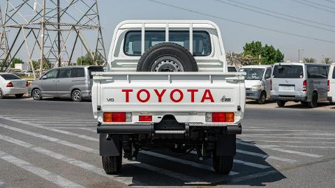 Toyota Land Cruiser I  (205KM) -  165 600  PLN, 2023 - Mikołów - wyprzedaż | Autoria.pl