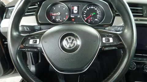 Volkswagen Passat B8  (150KM) - 84 200  PLN, 2017 - Katowice - wyprzedaż | Autoria.pl