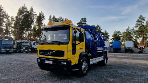 Volvo WHALE WUKO do zbierania odpadów płynnych (220KM) -  298 000  PLN, 2004 - Daleszyce - wyprzedaż | Autoria.pl