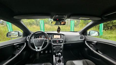 Volvo V40 II  (120KM) - 67 900  PLN, 2017 - Nowy Sącz - wyprzedaż | Autoria.pl