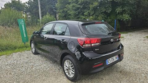 Kia Rio III  (100KM) - 47 800  PLN, 2017 - Nowy Sącz - wyprzedaż | Autoria.pl