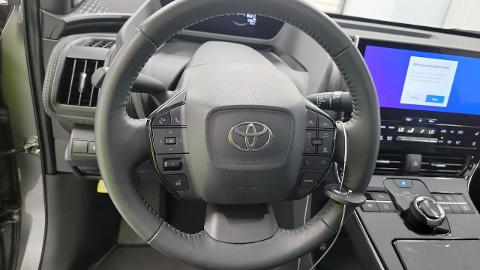 Toyota bZ4X (204KM) -  133 000  PLN, 2023 - Katowice - wyprzedaż | Autoria.pl