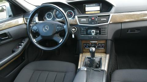 Mercedes-Benz Klasa E W212  (184KM) - 69 900  PLN, 2010 - Kampinos - wyprzedaż | Autoria.pl