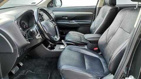 Mitsubishi Outlander III  (121KM) - 64 900  PLN, 2014 - Strzegom - wyprzedaż | Autoria.pl