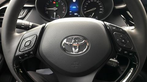 Toyota C-HR (116KM) - 85 999  PLN, 2018 - Szczecin - wyprzedaż | Autoria.pl