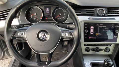 Volkswagen Passat B8  (150KM) - 70 100  PLN, 2018 - Janki - wyprzedaż | Autoria.pl