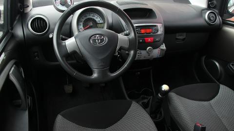 Toyota Aygo I  (68KM) - 22 990  PLN, 2013 - Mysłowice - wyprzedaż | Autoria.pl