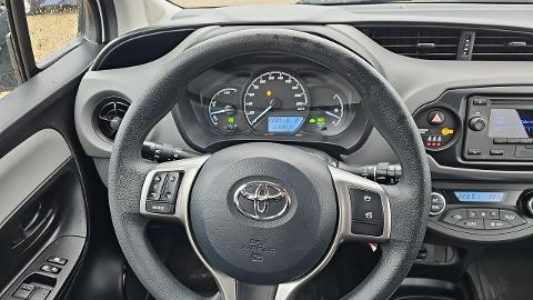 Toyota Yaris III  (75KM) - 38 100  PLN, 2017 - Katowice - wyprzedaż | Autoria.pl