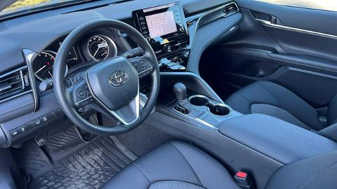 Toyota Camry IX  (136KM) - 69 000  PLN, 2024 - Katowice - wyprzedaż | Autoria.pl