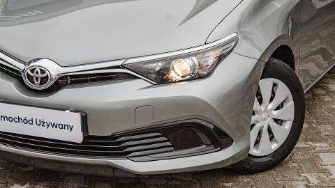 Toyota Auris II  (132KM) - 49 900  PLN, 2017 - Piotrków Trybunalski - wyprzedaż | Autoria.pl