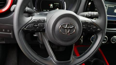Toyota Aygo X (72KM) - 65 800  PLN, 2022 - Goczałkowice-Zdrój - wyprzedaż | Autoria.pl