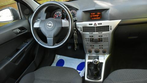 Opel Astra H  (105KM) - 14 900  PLN, 2009 - Kampinos - wyprzedaż | Autoria.pl