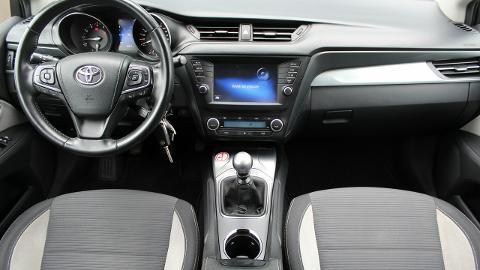 Toyota Avensis III  (147KM) - 69 900  PLN, 2018 - Piotrków Trybunalski - wyprzedaż | Autoria.pl