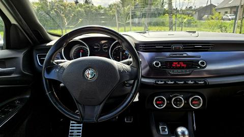 Alfa Romeo Giulietta (235KM) - 38 990  PLN, 2011 - Śrem - wyprzedaż | Autoria.pl