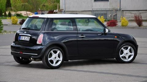 Mini Cooper I  (116KM) - 10 900  PLN, 2004 - Ostrów Mazowiecka - wyprzedaż | Autoria.pl