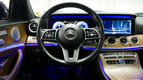 Mercedes-Benz Klasa E W213  (195KM) -  139 900  PLN, 2019 - Długołęka - wyprzedaż | Autoria.pl