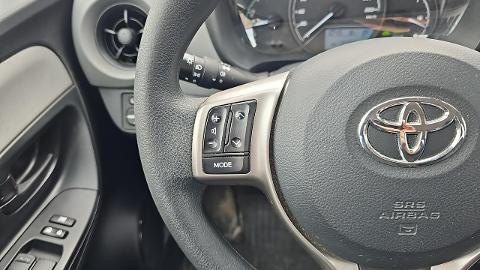 Toyota Yaris III  (75KM) - 41 500  PLN, 2017 - Katowice - wyprzedaż | Autoria.pl