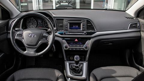 Hyundai Elantra VI  (128KM) - 60 500  PLN, 2017 - Piotrków Trybunalski - wyprzedaż | Autoria.pl