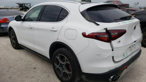 Alfa Romeo Stelvio (280KM) - 43 900  PLN, 2018 - wyprzedaż | Autoria.pl