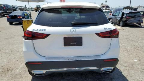 Mercedes-Benz GLA (221KM) - 76 500  PLN, 2021 - wyprzedaż | Autoria.pl