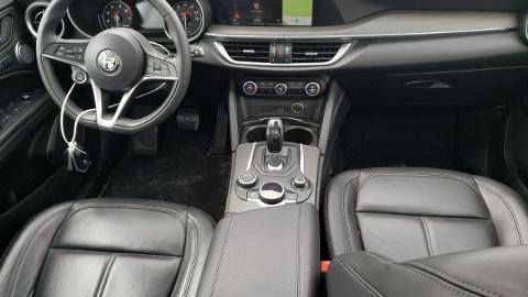 Alfa Romeo Stelvio (280KM) - 43 900  PLN, 2018 - wyprzedaż | Autoria.pl