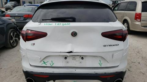 Alfa Romeo Stelvio (280KM) - 43 900  PLN, 2018 - wyprzedaż | Autoria.pl