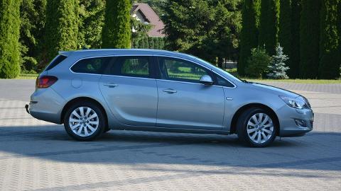 Opel Astra J  (180KM) - 27 900  PLN, 2011 - Ostrów Mazowiecka - wyprzedaż | Autoria.pl