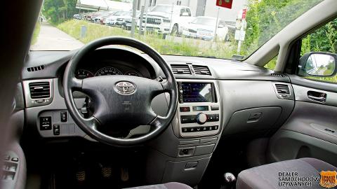 Toyota Avensis Verso I  (115KM) - 14 000  PLN, 2003 - Gdynia Cisowa - wyprzedaż | Autoria.pl