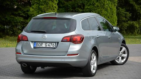 Opel Astra J  (140KM) - 27 900  PLN, 2011 - Ostrów Mazowiecka - wyprzedaż | Autoria.pl