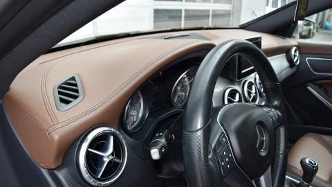 Mercedes-Benz CLA (136KM) - 65 900  PLN, 2014 - HRUBIESZÓW - wyprzedaż | Autoria.pl