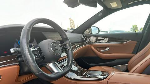 Mercedes-Benz Klasa E W213  (195KM) -  228 500  PLN, 2021 - MICHAŁOWICE - wyprzedaż | Autoria.pl