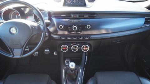 Alfa Romeo Giulietta (235KM) - 34 900  PLN, 2011 - Goczałkowice-Zdrój - wyprzedaż | Autoria.pl