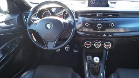 Alfa Romeo Giulietta (235KM) - 34 900  PLN, 2011 - Goczałkowice-Zdrój - wyprzedaż | Autoria.pl