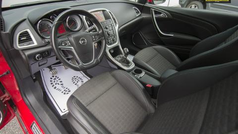 Opel Astra J  (180KM) - 35 900  PLN, 2013 - Gdynia - wyprzedaż | Autoria.pl